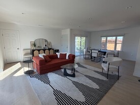 Building Photo - 1546 S Ogden Dr