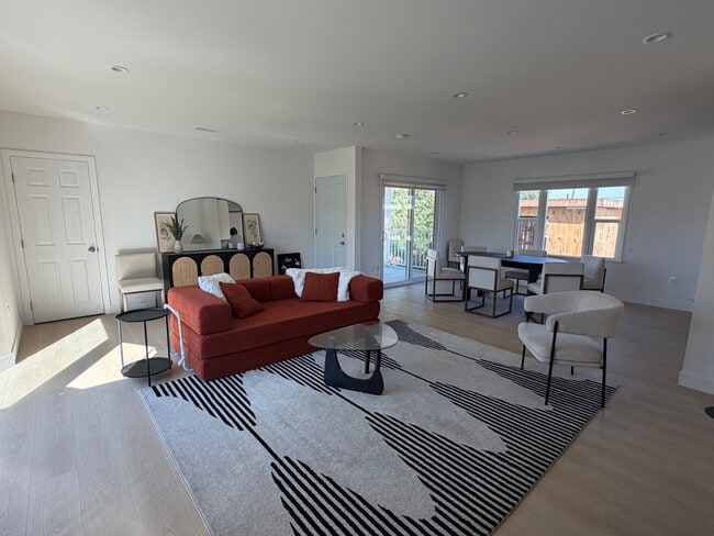 Building Photo - 1546 S Ogden Dr