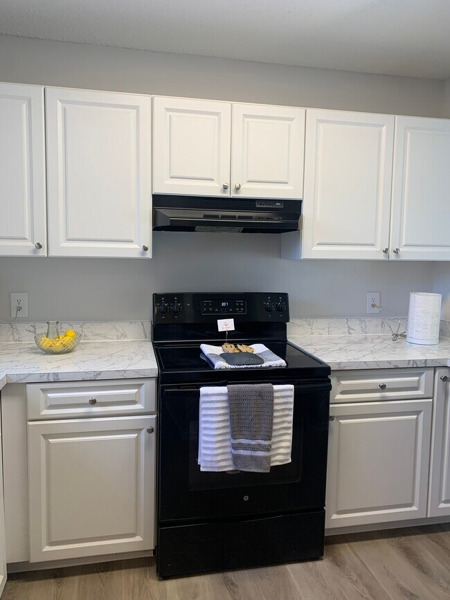 Building Photo - 2558 W Bird St