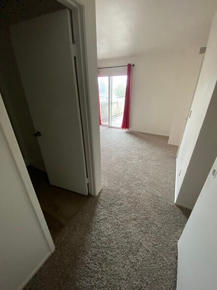 Building Photo - 18881 Valley Cir