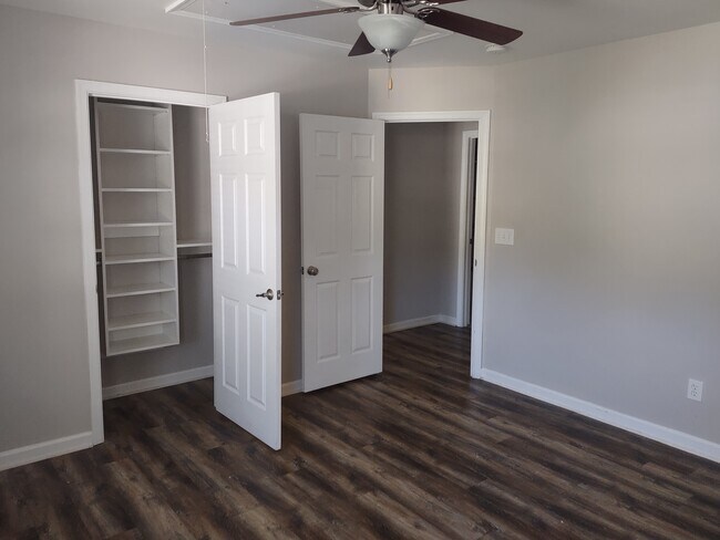 Building Photo - 229 Dellwood Dr