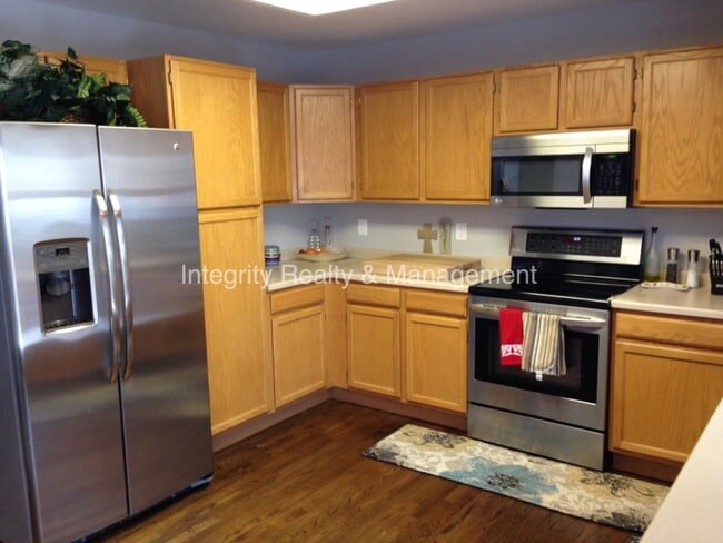 Building Photo - 305 Dunhill St