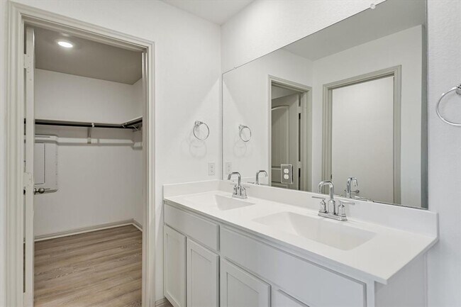 Building Photo - 115 Sweetwater Crk Ln