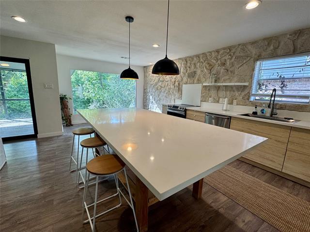 Building Photo - 211 Mill Creek Dr