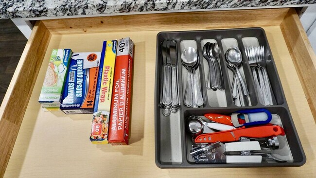 Building Photo - 12067 Lampton View Dr