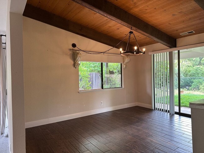 Building Photo - Beautifully maintained home in a peaceful setting