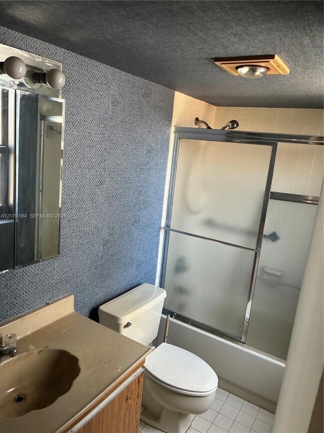 Building Photo - 4301 Collins Ave