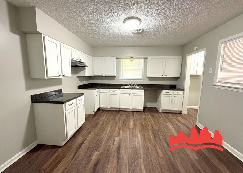 Building Photo - 3226 Dogwood Ln