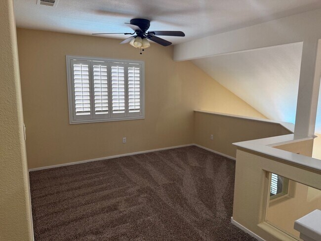 Building Photo - Beautiful Home with Pool near Tropicana and Buffalo