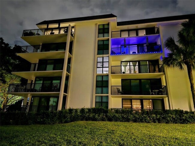 Building Photo - 1350 River Reach Dr