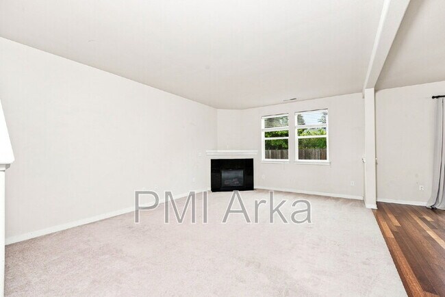 Building Photo - 633 Ilwaco Pl NE