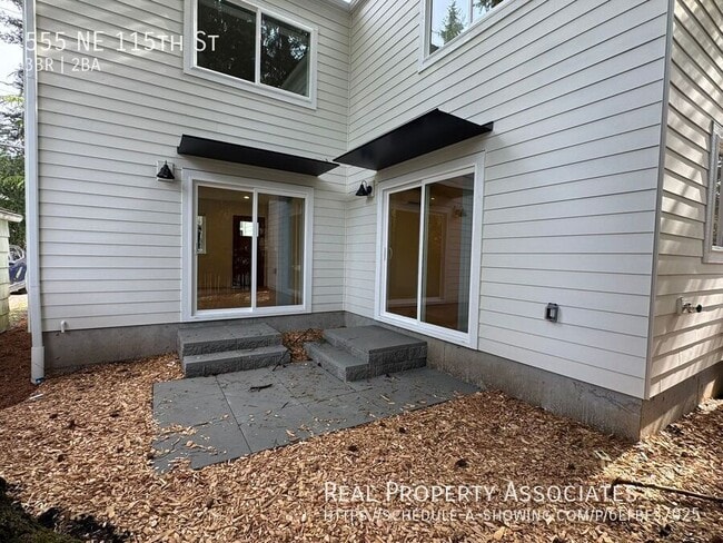 Building Photo - 555 NE 115th St