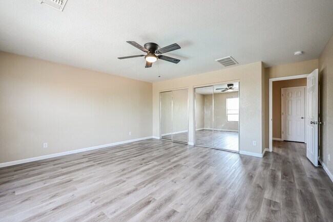 Building Photo - 3221 W Cavedale Dr