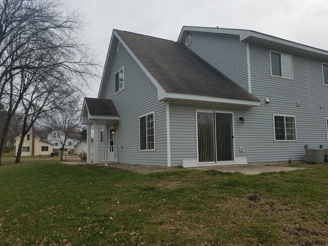 Building Photo - 233 Birch St N