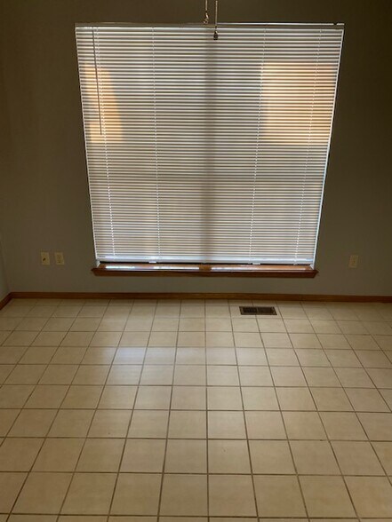 Building Photo - 9900 Rockwell Terrace