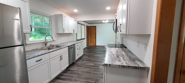 Building Photo - 113 S Broadview Cir Dr