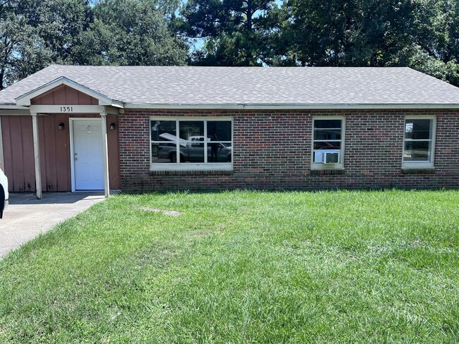 Primary Photo - 1351 W Gulf Field Dr