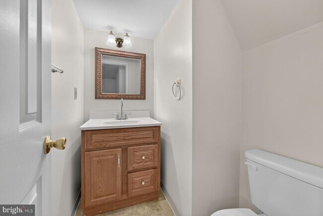 Building Photo - 6374 English Ivy Way