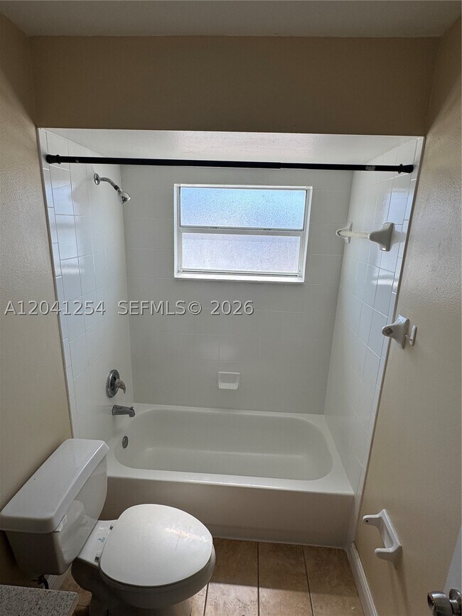 Building Photo - 2399 Harbor Town Dr