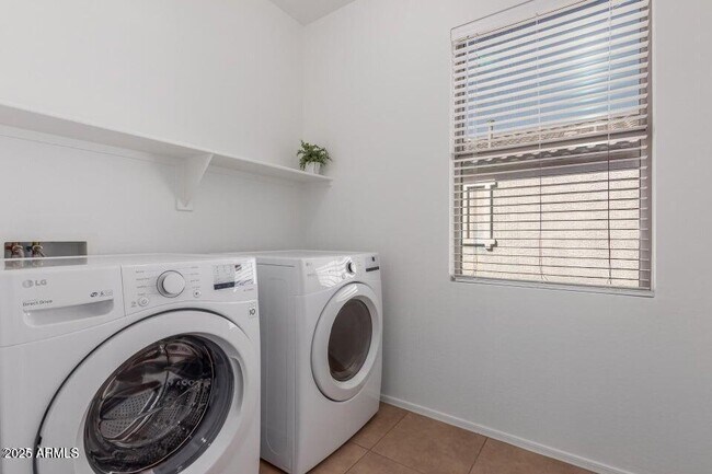 Building Photo - 3467 S Falcon Dr