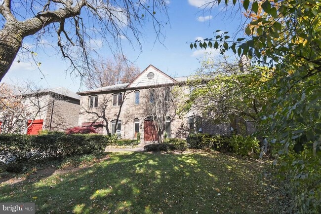 Building Photo - 3227 Ellicott St NW