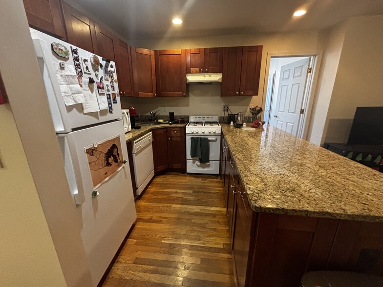 Building Photo - 66 Egmont St