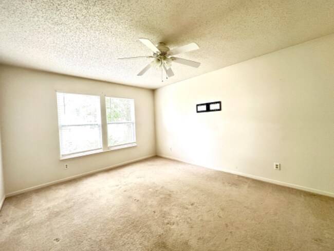 Building Photo - 9393 W Quarter Moon Dr