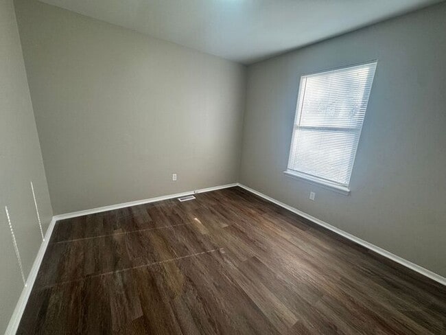 Building Photo - Renovated 3-bedroom, 1-bathroom home