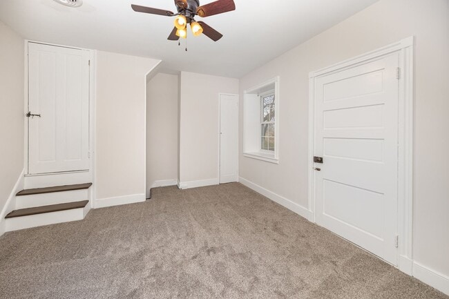 Building Photo - Beautiful updated 3/4 bedroom farmhouse