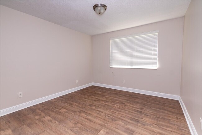 Building Photo - 1251 SW 46th Ave