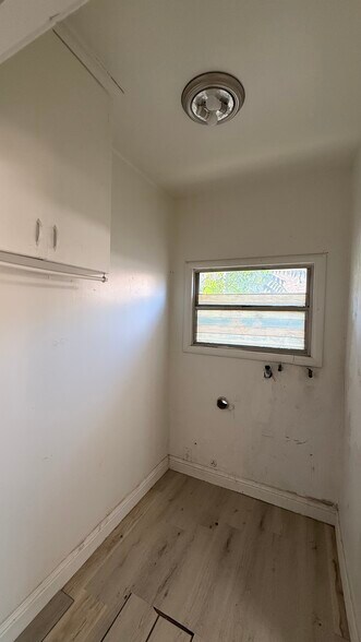 Building Photo - 202 Roselawn Ave