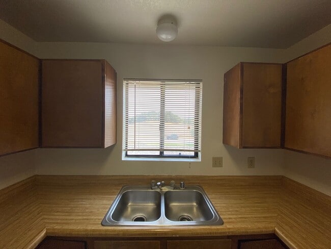 Building Photo - 2 Bed / 1 Bath (South Atascadero)