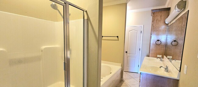 Building Photo - 6214 Manresa Dr