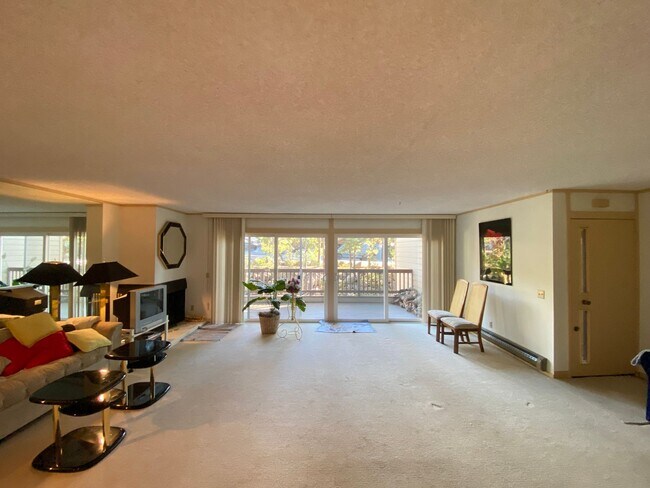 Building Photo - 3 Bedroom Condo - Walk to Burnt Cedar Beach!