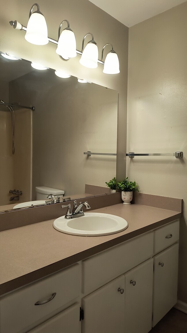 Building Photo - 717 Cara Jane Dr