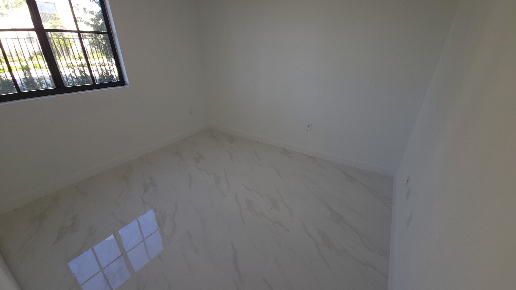 Building Photo - 502 E 24th St