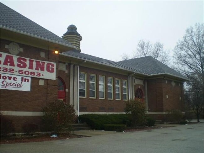 Primary Photo - Maryland School Apartments