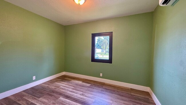 Building Photo - 4729 Myrtle Ln