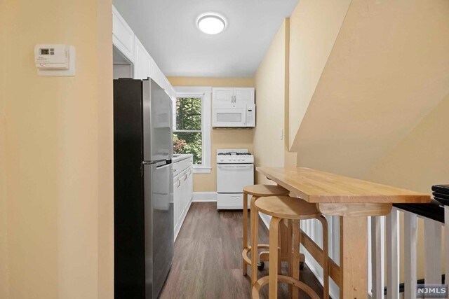 Building Photo - 205 W Main St