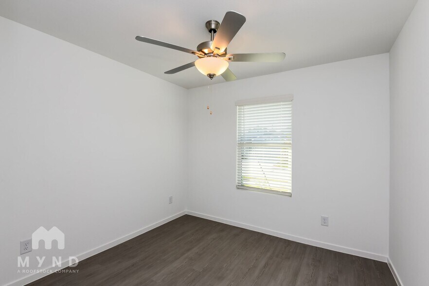 Building Photo - 2725 Ctr Crk Ln