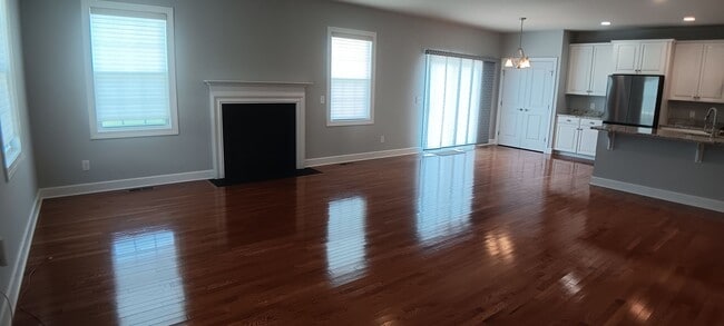 Building Photo - Heron's Landing 4 BD/ 3BTH Available May 14th