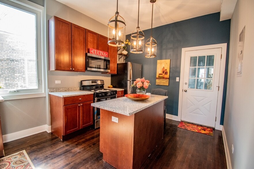 Building Photo - 518 Troy N St