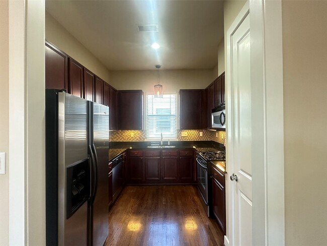 Building Photo - 1715 W 24th St