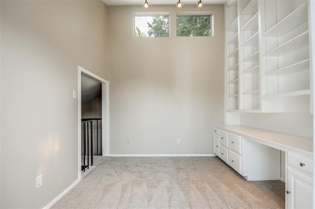 Building Photo - 3104 Cambridge Dr