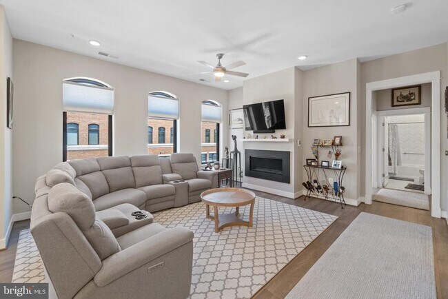 Building Photo - 5 Stationmaster St SE