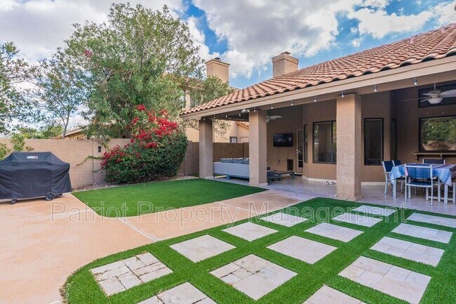 Building Photo - 9910 E Sutton Dr