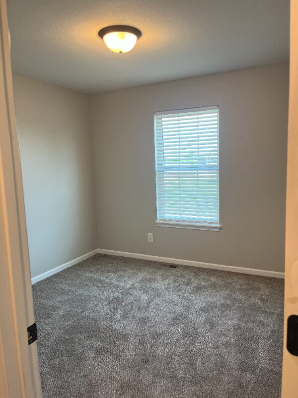 Building Photo - 904 N Cypress Cir