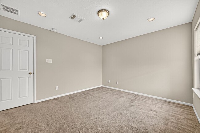 Building Photo - 24615 Amberleaf Ct