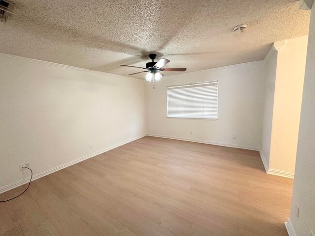 Building Photo - 5104 Belaire Dr