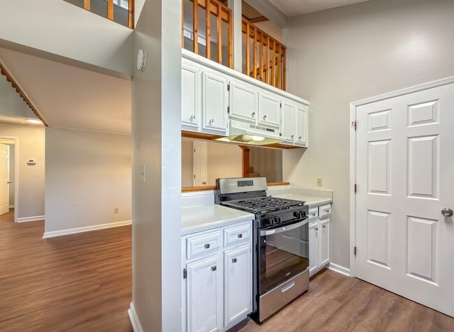 Building Photo - 1556 Twin Lakes Cir